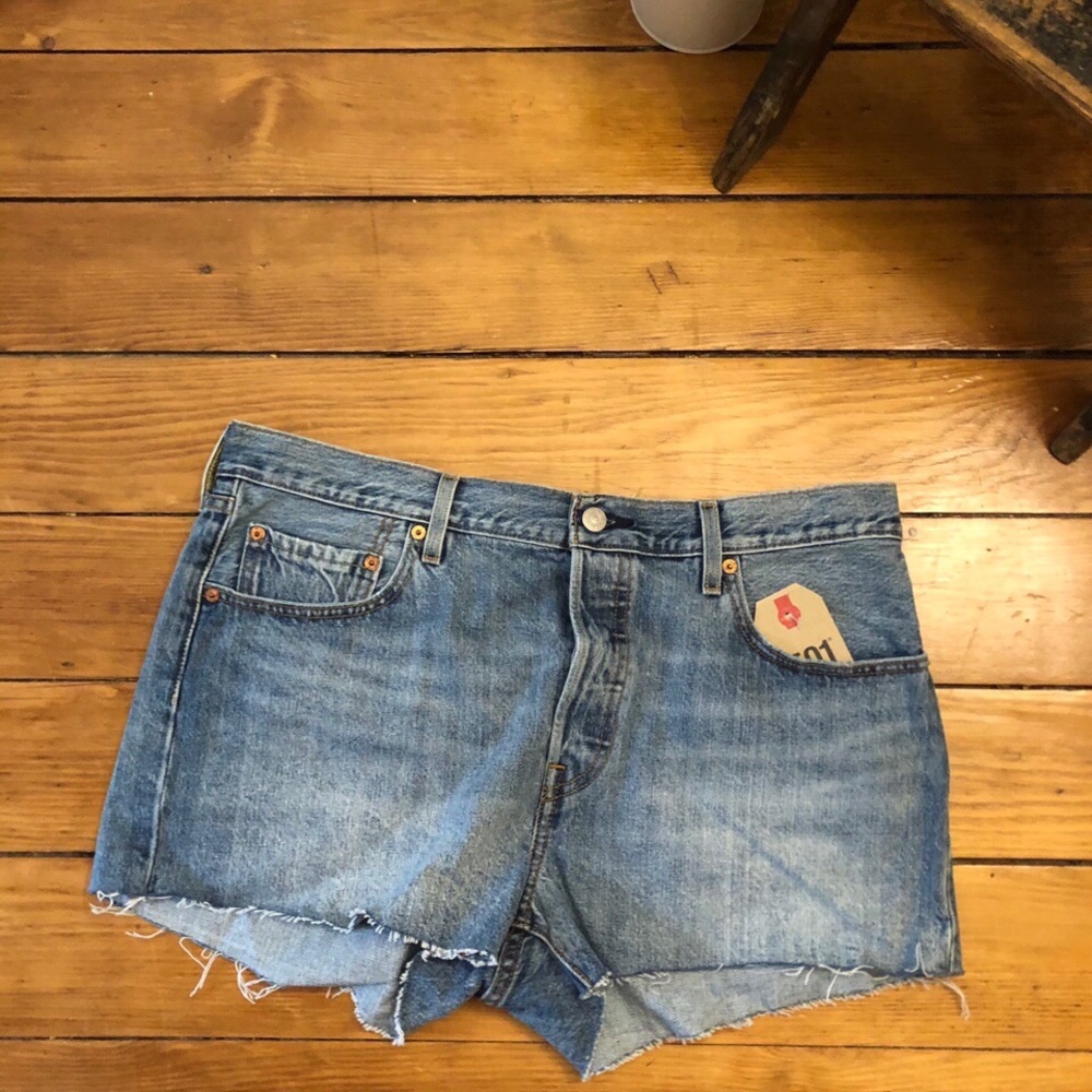 LEVIS 501 shorts size 32 || NWT